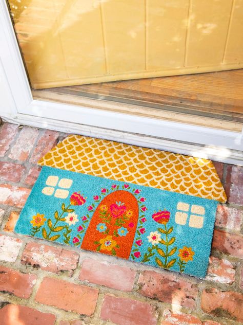 Bungalow Doormat - Cottage Cozy Couch, Eclectic Interior Design, Eclectic Interior, Girl House, Unique Doors, Door Mats, Natural Life, Bring Happiness, Perfect Home