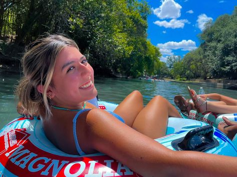 Tubing Photos, River Pictures Aesthetic, River Tubing Aesthetic, River Trip Aesthetic, Tubing Aesthetic, Frio River Texas, Tubing Pictures, Lake Outfit, River Float