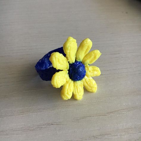 Flower ring  #3dpen #3dprinted #handmade #homemade #craft #handcraft #crafty #flower #flowers #jewelry #jewelrydesign #lovejewels #ring… 3d Pen Jewelry, 3d Pen Art, Wedding Gift Ideas, 3d Printing Pen, 3d Pen, Flower Ring, Wedding Gift, 3d Printing, Wedding Gifts