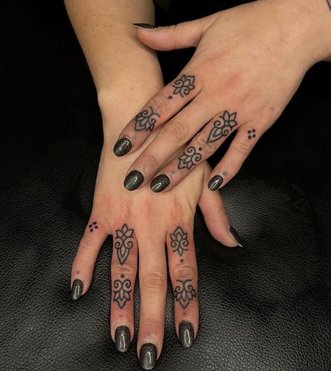 30 Awesome Finger Tattoos Men Inspirations & Designs Sun Finger Tattoo, Finger Tattoos Men, Best Finger Tattoos, Finger Tattoos For Men, Small Finger Tattoo, Lace Sleeve Tattoos, Tattoos 2022, Toe Tattoos, Tooth Tattoo