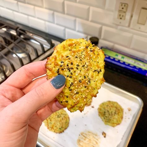 Avocado Chips Keto, Avocado Crisps, Air Fryer Chips, Healthy Substitutes, Cheese Patties, Avocado Chips, Galveston Diet, How To Cut Avocado, Chicken And Chips