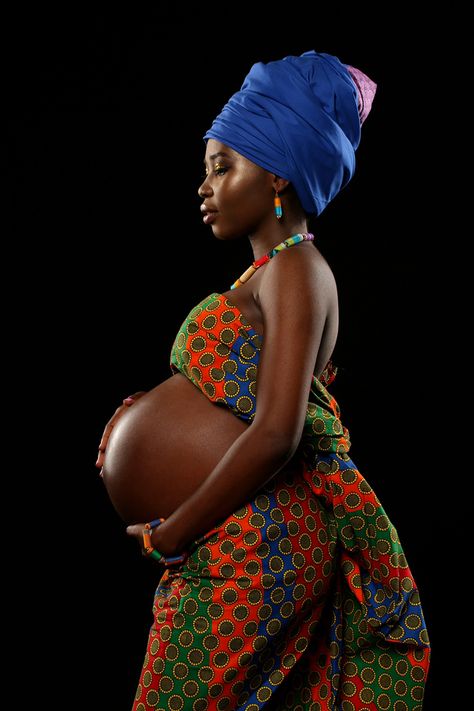 Nigerian Maternity Shoot, African Themed Maternity Photoshoot, Haitian Maternity Shoot, African Maternity Shoot Ideas, Cultural Maternity Shoot, African Maternity Shoot, Pregnant Black Women, Black Women Pregnancy Photoshoot, Maternity Photography African