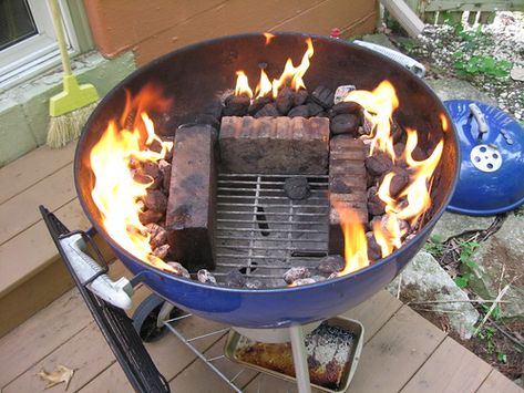 Outdoor Cooking Pit, Webber Grill, Weber Grill Recipes, Weber Recipes, Barbeque Pit, Kettle Bbq, Black Kettle, Weber Charcoal Grill, Weber Grills