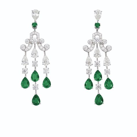 Diamond Emerald Earrings, Graff Jewelry, Emerald And Diamond Earrings, Red Carpet Jewelry, Setting The Mood, Beautiful Jewelry Diamonds, Graff Diamonds, Emerald Diamond Earrings, Extraordinary Jewelry