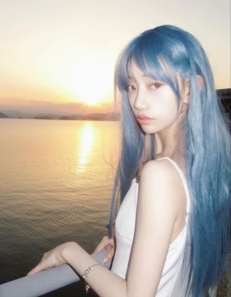 Baby Blue Hair, Blue Hair Aesthetic, Dark Ombre Hair, Anime Blue Hair, Ocean Hair, Light Purple Hair, Light Blue Hair, Blue Haired Girl, Dark Blue Hair