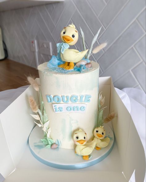 Duckling, boys cakes, cake ideas, baby duck Duck Cakes Birthday, Duck Theme Cake, Duck Cake Ideas, Cute Duck Cake, Duck Birthday Cake, Ducky Cake, Duck Birthday Theme, 2nd Bday Cake, Rubber Duck Birthday