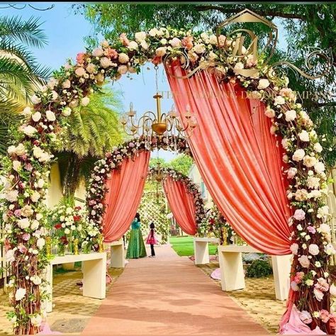 Floral Pathway, Pathway Decor, Reception Decoration Ideas, Hindu Wedding Decorations, Wedding Walkway, Wedding Decorations Ideas, Wedding Gate, Reception Stage Decor, Reception Games