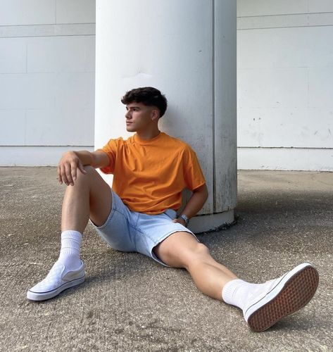 Men’s Fashion Inspiration Vans White Outfit, Outfits With White Vans, White Vans Outfit Mens, White Vans Outfit, Vans Outfit, Vans White, White Vans, Mens Spring, White Sock