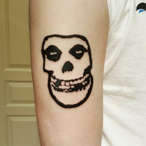 My first tattoo Misfits Fiend Skull - Austin Delemont - Adrenaline Vancity Misfits Skull Tattoo, Punk Tattoo Ideas, Misfits Tattoo, Misfits Fiend, Misfits Skull, Faith Tattoo On Wrist, Punk Tattoo, Key Tattoos, Japanese Dragon Tattoos