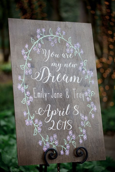 Image Lavender Wedding Ideas, Rapunzel And Flynn Rider, Disney Wedding Ideas, Rapunzel Wedding, Tangled Wedding, Rapunzel And Flynn, Flynn Rider, Ceremony Ideas, Lavender Wedding