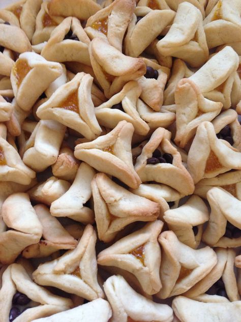 Purim hamentaschen...yummy Purim Aesthetic, Vegetable Tarts, Matzoh Ball Soup, Feast Of Purim, Hamantaschen Cookies, Purim Recipe, Hamantaschen Recipe, Poppy Seed Filling, Vegetable Tart