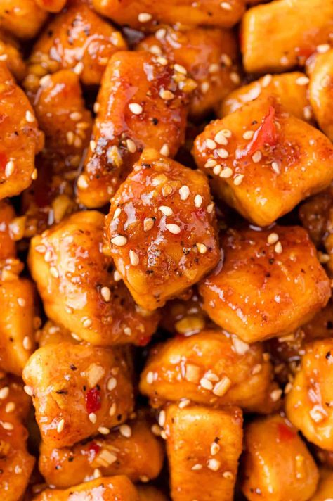 Sweet chili chicken is a quick and easy dinner option that your whole family will love! Crispy chicken and a sticky sweet-and-savory sauce makes it a recipe you’ll put on frequent repeat. Sweet Chili Sauce Chicken, Spicy Asian Chicken, Bourbon Chicken Recipe, Sweet Chilli Chicken, Chicken Sauce Recipes, Easy Dinner Options, Sweet Chili Chicken, Thai Chili Sauce, Stir Fry Ingredients