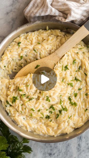 Orzo Parmesan Recipes, Easy Orzo Recipes, Parmesan Orzo Pasta, Garlic Parmesan Orzo, Pasta Orzo, Orzo Pasta Recipes, Parmesan Orzo, Orzo Salad Recipes, Italian Rice