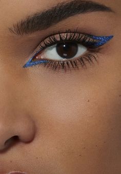 #BEAUTY ,#RELATIONSHIPS#Fashion#Animals#Outfits#Winter Outfits#Animals Eyeliner Blue Eyes, Liner Bleu, Professional Eye Makeup, Eye Makeup Simple, Asian Makeup Tutorials, Red Eyeliner, Simple Makeup Tips, Face Charts, Boredpanda Pins