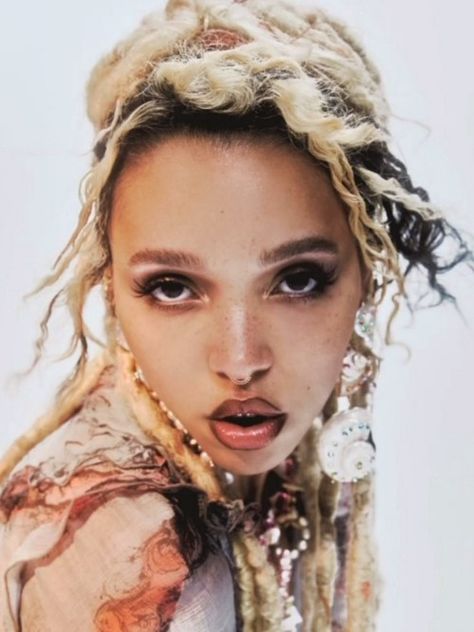 FKA twigs by Aidan Zamiri (2022) : why won’t you do it for me? Fka Twigs Aesthetic, Music And Fashion, Fka Twigs, Artist Style, Halloween Outfits, Locs, Celebrity Crush, Pretty Woman, Bohemian Style