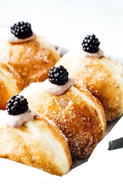 Blackberry Cream Brioche Doughnuts - Emily Laurae Filled Beignets, Bomboloni Recipe, Bean Pie, Tart Shells, Breakfast Pastries, Sweet Tart, Doughnut Recipe, Pastry Cream, Banana Cake