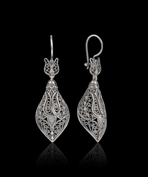 Unwrap your style with a timeless touch 🌷 Our handmade 925 Sterling Silver Filigree Tulip Earrings are the epitome of elegance and exquisite craftsmanship. Perfect for any occasion, these swirl design dangles add a delicate flair to your look. Be uniquely you and let your jewelry make a statement as loud as your personality! Don't just take our word for it, experience the allure yourself! Click the link to shop now and adorn your ears with artistry ➡️ https://nuel.ink/G7ylKW #SilverElegance... Art Earrings, Sterling Silver Filigree, Swirl Design, Silver Filigree, Thanksgiving Christmas, Handmade Artisan, Birthday Anniversary, Quality Jewelry, Sterling Silber