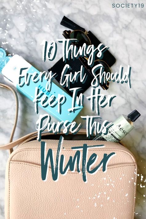 With winter quickly approaching, it's important to be prepared for the cold weather and keep certain things in your purse! Check out these 10 things every girl should keep in her purse!    10 Things Every Girl Should Keep In Her Purse This Winter - Society19    #winteressentials #winterfashion What To Keep In A Purse, Winter Bag Essentials, To Go Bag Essentials, Backpack Purse Essentials, Purse Emergency Kit For Women, Purse Must Haves Items List, Purse Necessities List, Things To Keep In Purse, What To Carry In Your Purse