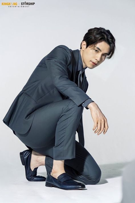 Business Man Pose, Suit From Behind, Suit And Tie Men, Dramatic Poses, Man Pose, Man Posing, Male Pose Reference, Dong Wook, Human Poses Reference