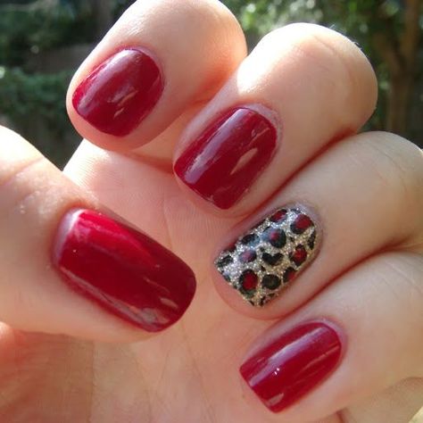 Cool French Tip Nail Designs | Gold Speck Nails: Using A French Tip Design - We stamp On Sundays Vintage Rose Nails, Nails Vintage, Polished Nails, Nails Opi, Glitter Gradient, Candy Cane Nails, Rose Nail Art, French Tip Nail Designs, Leopard Print Nails