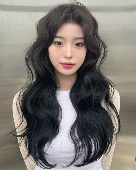 Korean Haircut Women, Butterfly Layer Haircut, Asian Hair Perm, Haircuts For Summer, Korean Perm, Layer Haircut, Hair Aesthetics, Low Taper Fade, School Beauty