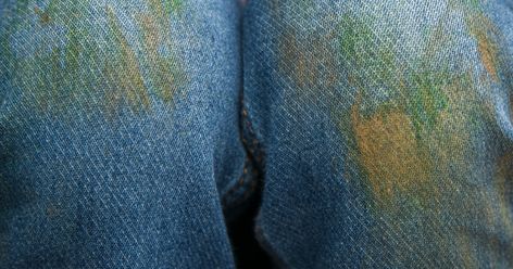 How To Remove Grass, Remove Grass Stains, Pretty Cottage, Stain On Clothes, Grass Stains, Clothes Jeans, Grease Stains, Dirt Stains, Paint Stain