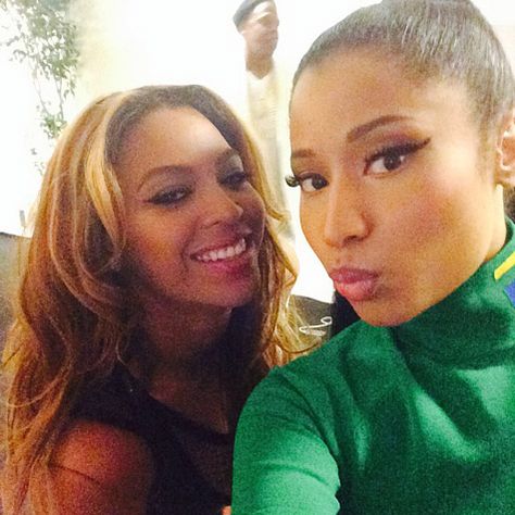 Beyoncé and Nicki Minaj Beyonce 2014 Selfies, Beyonce Nicki Minaj, Beyonce Songs, Nicki Minaj Barbie, Nikki Minaj, Celebrity Selfies, Nicki Minaj Photos, Nicki Minaj Pictures, Beyonce And Jay Z