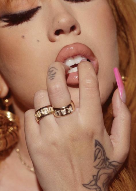 Mother Kali, Kali Uchis, Classy Tattoos, Female Singers, Fan Page, Visual Artist, Class Ring, Fan, Tattoos