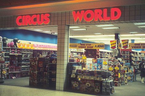 7 toy stores you will never shop at again Mall Signage, Mall Photography, Mall Photos, Toy Stores, Vintage Mall, 90s Stuff, Childhood Things, Retro Photos, Bee Toys