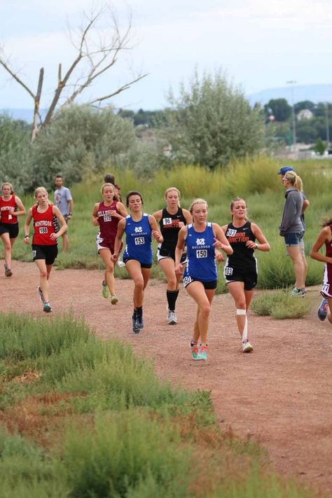 Cross Country Pictures, High School Cross Country, Country Girl Aesthetic, Xc Running, Running Pictures, Cross County, Track Pictures, Running Photos, Country School