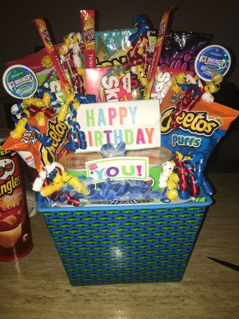 Birthday gift for him! I used decorative tape for the basket. Snacks, basket, bbq skewers, packaging tape, foam blocks, and Hawaiian leis (to cover the foam blocks). got all this at the dollar store! Diy Gift Basket Ideas, Diy Gift Basket, Snack Basket, Bday Gifts For Him, Gifts Baskets, Gift Baskets For Him, Thoughtful Gifts For Him, 25th Birthday Gifts