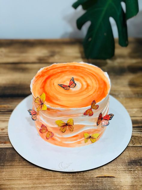 #butterfly #butterflycake #cake #cakeideas Orange Butterfly Cake, Sunset Cake Design, Orange Color Cake Birthday, Orange Cake Design, Orange Color Cake, Sunset Cake, Orange Birthday Cake, Cake Pop Recipe Easy, Brooklyn Food