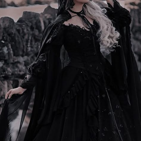 Dark Royalty Aesthetic, Medieval Aesthetic, Dark Princess, Queen Dresses, Queen Aesthetic, Royalty Aesthetic, Royal Aesthetic, Aesthetic Dress, Dresses Aesthetic