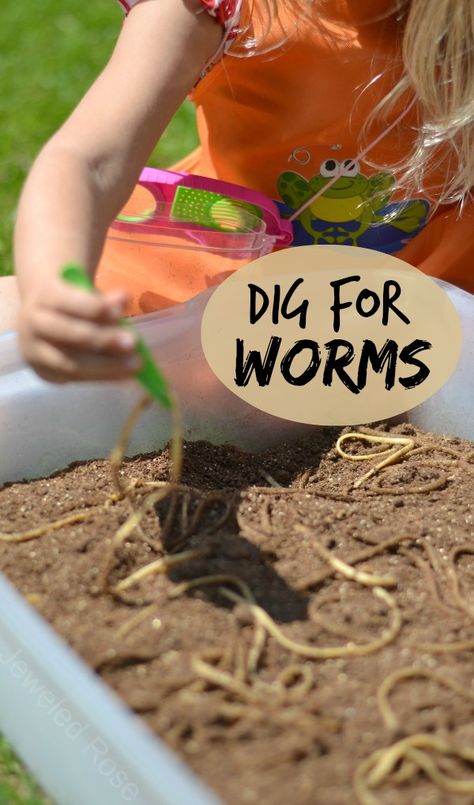 Digging for "worms" - a fun activity that will have the kids laughing and screeching. {Can you guess what was used for worms?  So realistic!} Dirt And Worms, Bugs Preschool, Sensory Tubs, Spring Preschool, Kids Laughing, Preschool Science, Outdoor Learning, Sensory Bin, Spring Activities