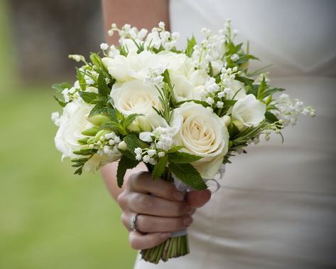 Cheap Bridal Bouquets, Cheap Wedding Bouquets, Affordable Wedding Flowers, Budget Wedding Flowers, Inexpensive Wedding Flowers, Wedding Flower Guide, Fresh Wedding Flowers, Wedding Flowers Roses, Cheap Wedding Flowers