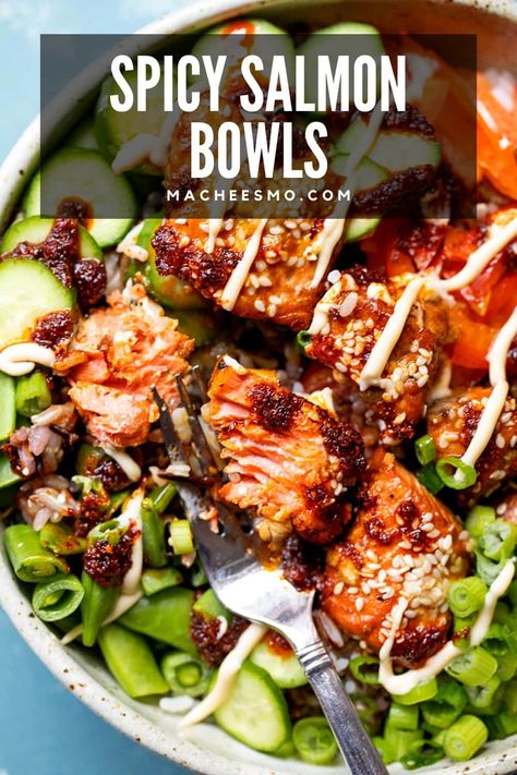 Spicy Salmon Bowls Salmon White Rice, Spicy Sauces, Homemade Marinade, Sushi Bowl Recipe, Baked Salmon Lemon, Salmon Bowls, Crispy Salmon, Crunchy Veggies, Salmon Rice Bowl