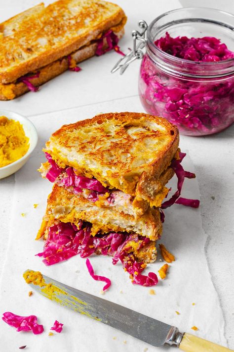 Vegan Toastie, Red Cabbage Sauerkraut, Vegan Grilled Cheese, The Best Grilled Cheese, Cheese Toastie, Vegan Grilling, Best Grilled Cheese, Bistro Food, Bookstore Cafe