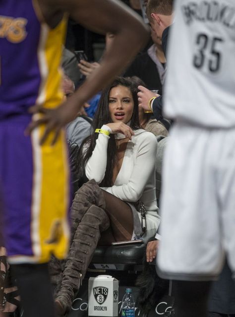 Nba Wife Aesthetic, Basketball Wife Aesthetic, Nba Wife, Basketball Wife, Adriana Lima Young, Lakers Game, Basketball Wives, Wife Aesthetic, Game Outfit