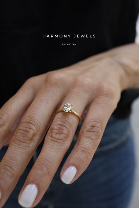 Oval Engagement Ring Minimal, Micro Engagement Ring, Simple Oval Diamond Ring, Golden Band Engagement Rings, Engagement Ring Single Stone, Basic Gold Engagement Ring, Gold Engagement Ring Dainty, Small Diamond Ring Engagement, Timeless Engagement Ring Gold