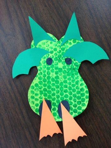 Preschool Ideas For 2 Year Olds: Fairy tale preschool projects for 2's Dragon Activities, Bubble Wrap Art, Dragon Craft, Fairy Tales Preschool, Fairy Tale Crafts, Magic Dragon, Fairy Tale Theme, Fairytale Nursery, Preschool Projects