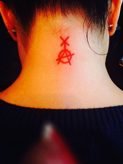 Non gender conformist, Non binary symbol with the capital A for Anarchy tattoo; soooo awesome. Anarchy Tattoo Ideas, Non Binary Tattoo, Binary Tattoo, Tattoo Ideas Aesthetic, Anarchy Tattoo, Barbed Wire Tattoos, Stick Tattoo, Non Gender, Sick Tattoo