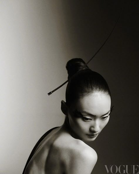 He Cong, Leslie Zhang, Asian Photography, Shooting Studio, Cover Of Vogue, Vogue Editorial, Vogue China, Photographs Of People, Studio Shoot