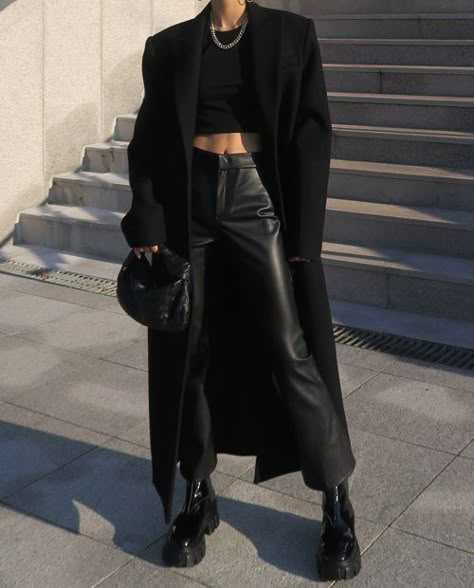 FALL FASHION OUTFIT IDEAS | ALL BLACK OUTFITS Morgan Aesthetic, Neue Outfits, Looks Street Style, Fashion Aesthetics, Black Outfits, All Black Outfit, Mode Inspo, Looks Chic, Soft Grunge