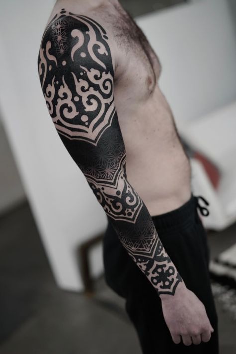 Hippie Sun Tattoo, Ornament Tattoo, Black Work Tattoos, Mangas Tattoo, Black Work Tattoo, Left Arm Tattoos, Geometric Mandala Tattoo, Hip Thigh Tattoos, Tattoo Shading