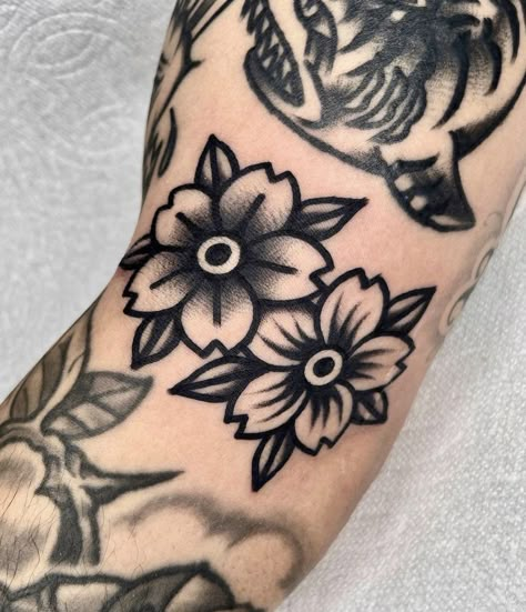 Flower Tattoos Traditional, Traditional Tattoo Wrist, Traditional Flower Tattoo, Traditional Tattoo Filler, Traditional Tattoo Outline, Traditional Black Tattoo, Tattoos Traditional, Traditional Tattoo Inspiration, Traditional Tattoo Flowers