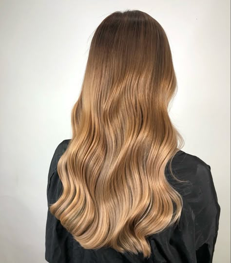 Golden Hair Aesthetic, Blond Hair Champagne, Golden Blonde Hair Aesthetic, Blonde Hair Gold Jewelry Aesthetic, Gold Blonde Hair Aesthetic, Nyc Hair Salon, Hair Ext, Wella Hair, Golden Blonde