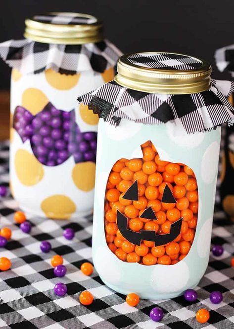 Halloween Mason Jars Diy, Mason Jar Halloween Crafts, Valentine Mason Jar, Mason Jar Candy, Halloween Mason Jars, Jar Diy, Mason Jar Diy, Mason Jar Crafts, Simple Valentine