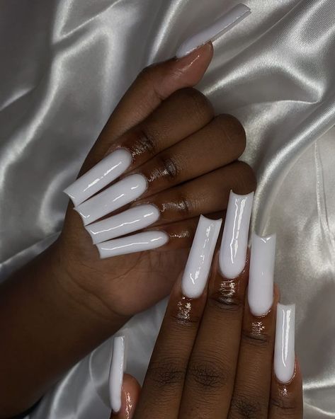 READ MY 📆 HIGHLIGHT B4 BOOKING on Instagram: “long tapered square have my 🫶🏻 . . @nails_and_blinks xl tapered square tips @valentinobeautypure super white #NAILSXKIIM #baddienails…” Long Nails Black And White, Xl White Nails, Xl Long Acrylic Nails, Square Long Nails, White Square Nails, Long White Nails, Xl Nails, Tapered Square Nails, Girl Nails