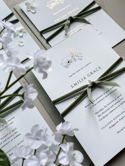 Wedding Invitations Ribbon, Sage Green Wedding Invitations, Ribbon Wedding Invitations, Wedding Invitations Green, Moss Green Wedding, Velvet Ribbon Wedding, Wedding Dresses Couture, Ribbon Invitation, Stylish Couples