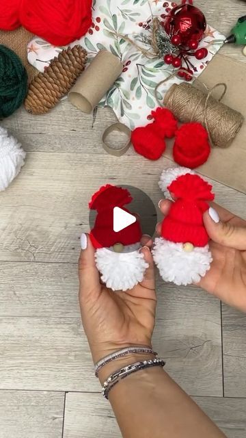 Diy Snowman Decorations, Snow Love, Snowman Snow, Easy Diy Christmas Gifts, Diy Snowman, Diy Christmas Decorations Easy, Xmas Decor, October 25, Macrame Design